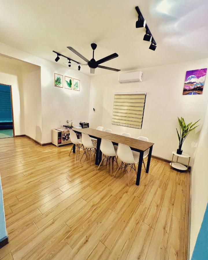 Raees Homestay Kampong Tanjong Minyak Exterior photo