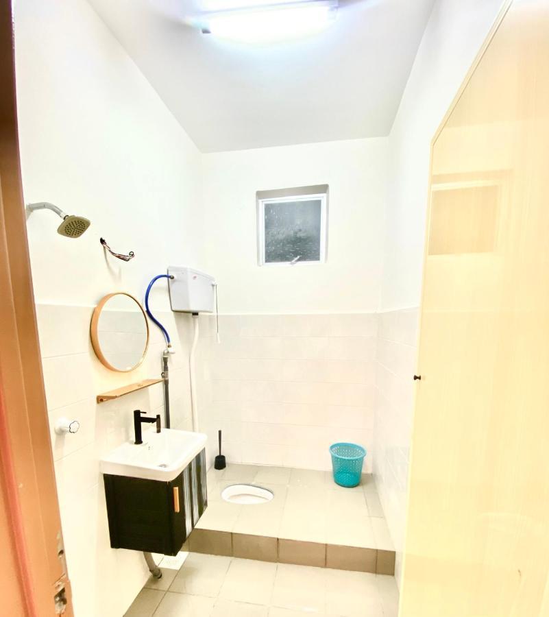 Raees Homestay Kampong Tanjong Minyak Exterior photo