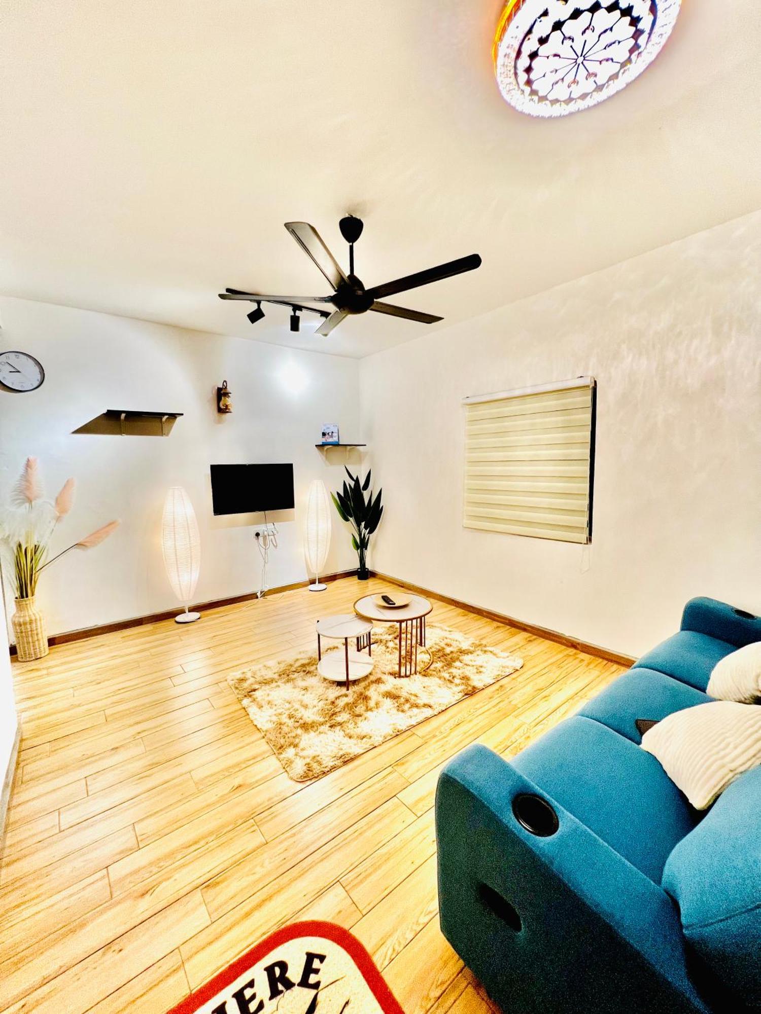 Raees Homestay Kampong Tanjong Minyak Exterior photo